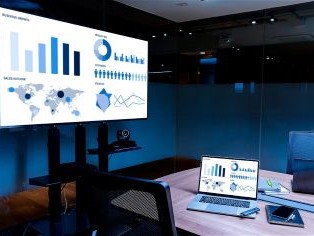 Как выбрать интерактивную панель для офиса или класса: гид по характеристикам