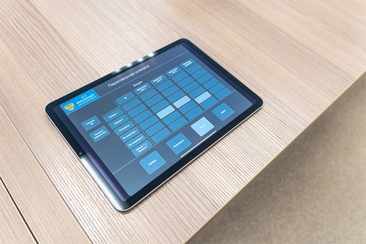 Планшет iPad для управления системой управления Prestel CP-RS8